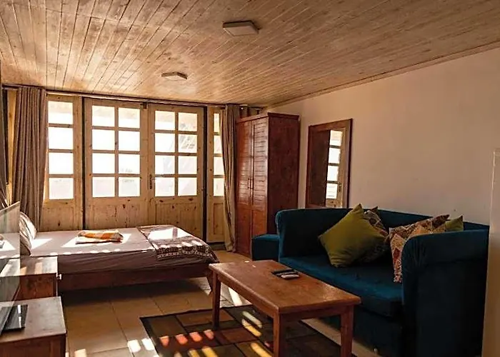 Station House 4*